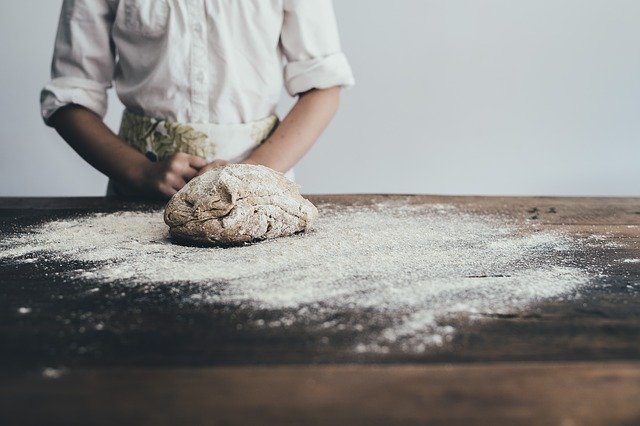 5 przepisów na chleb bezdrożdżowy do zrobienia w domu